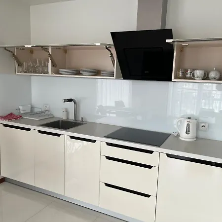 Esensja Ii شقة شكلارسكا بوريبا